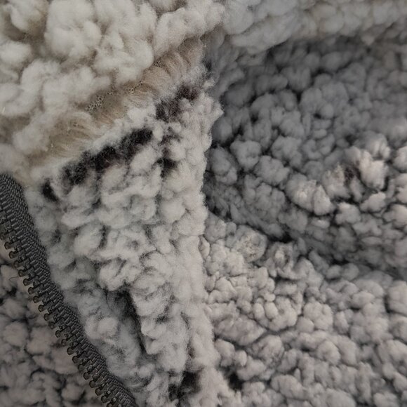 Thread & Supply Fuzzy Vest zip up size small in white and grey - Picture 5 of 8